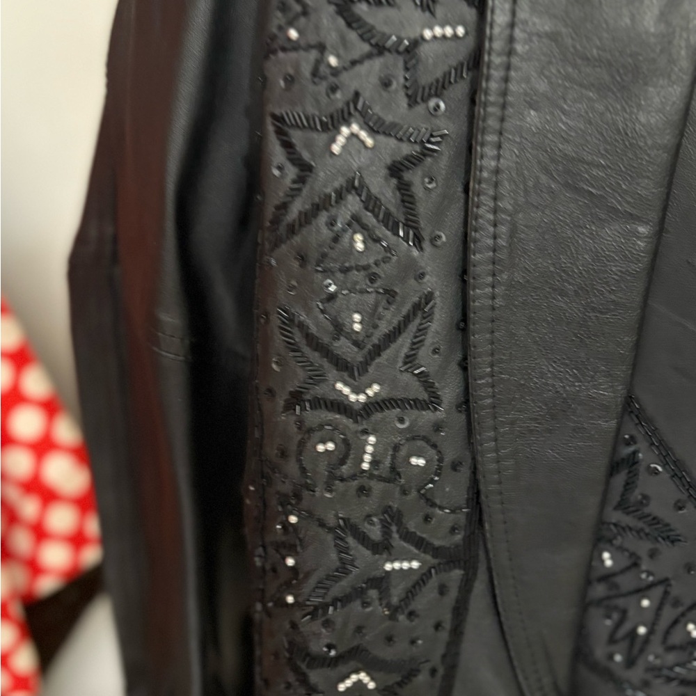 Black Leather Skirt Set with Elegant Design - Picture 4 of 4